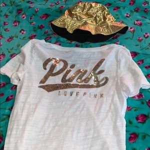 Cute bucket hat & v-neck pink t-shirt